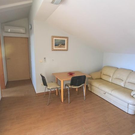 Apartment Ana Vodice Esterno foto