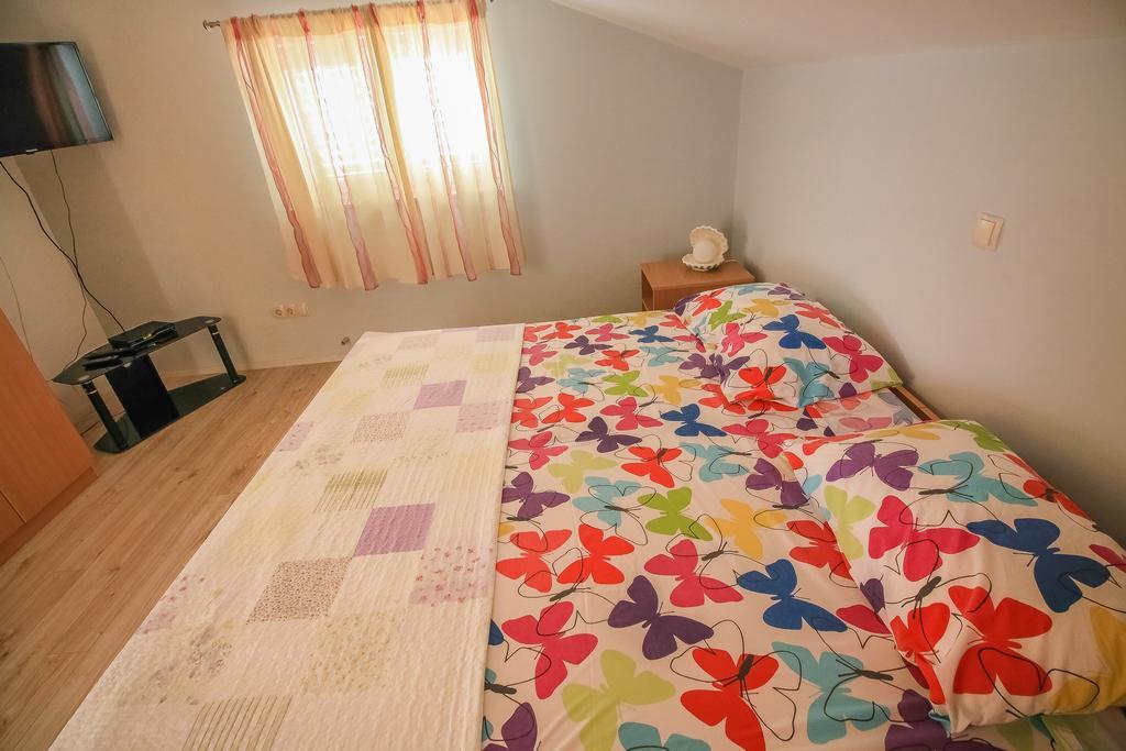 Apartment Ana Vodice Esterno foto