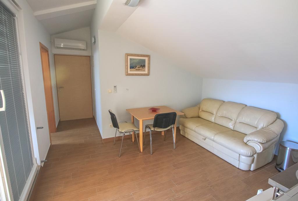 Apartment Ana Vodice Esterno foto