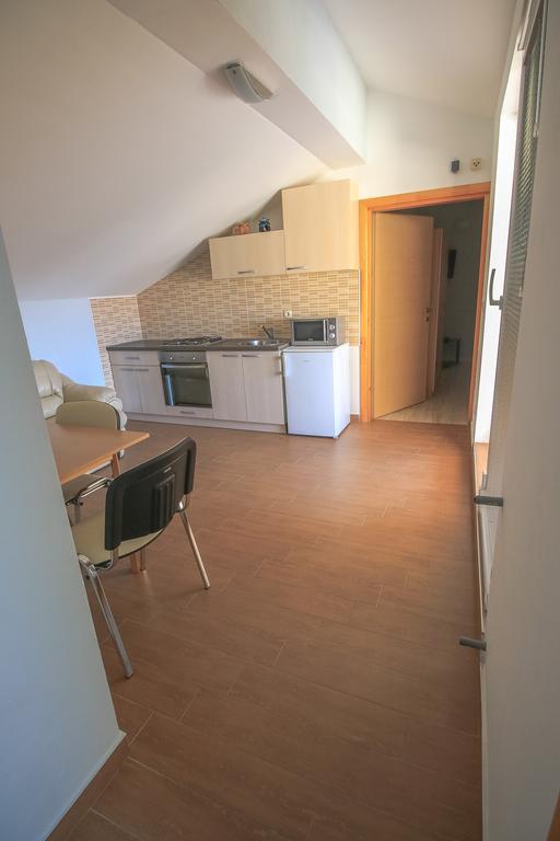 Apartment Ana Vodice Esterno foto
