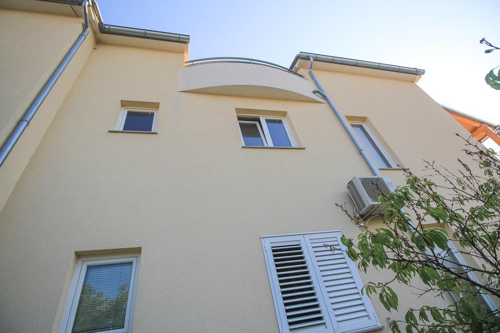 Apartment Ana Vodice Esterno foto